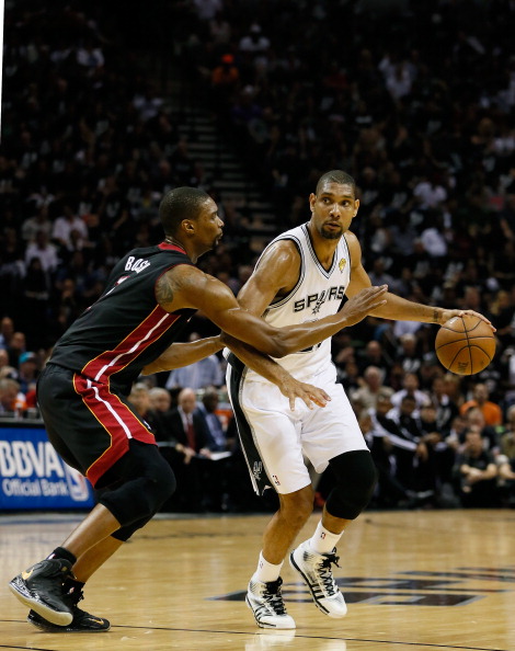 好起来了！杨瀚森造兰代尔失误后笑容满面（状态回暖！杨瀚森逼出兰代尔失误后笑逐颜开）