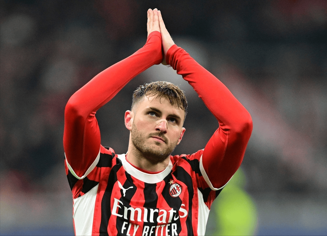 超高人气，一印度女球迷接机时手举标语：梅西，拯救印度足球（人气爆棚！印度女球迷机场举牌：梅西，请救救印度足球）