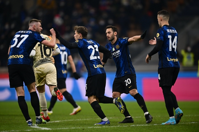 为获登场时间，记者：恩德里克与里昂已经达成租借协议（记者称为争取出场时间，恩德里克已与里昂达成租借协议）