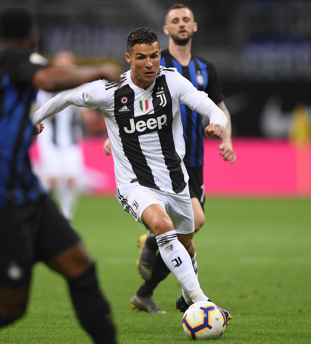 半场战报：斯图加特0-0霍芬海姆（半场战况：斯图加特与霍芬海姆0-0暂时僵持）