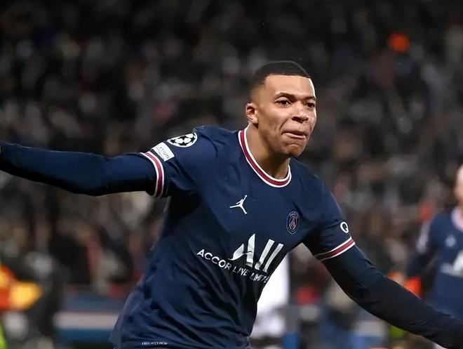 克罗斯评选历史最佳阵容：诺伊尔门将，马塞洛、拉姆...（克罗斯评出史上最佳阵容：诺伊尔镇守球门，马塞洛、拉姆在列）