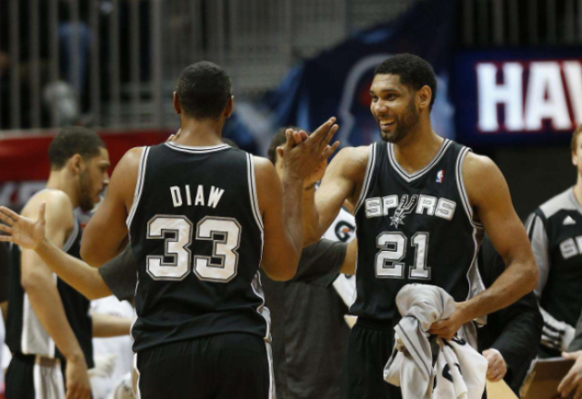 雄鹿猛攻内线拿下硬仗（雄鹿内线强攻，苦战告捷）