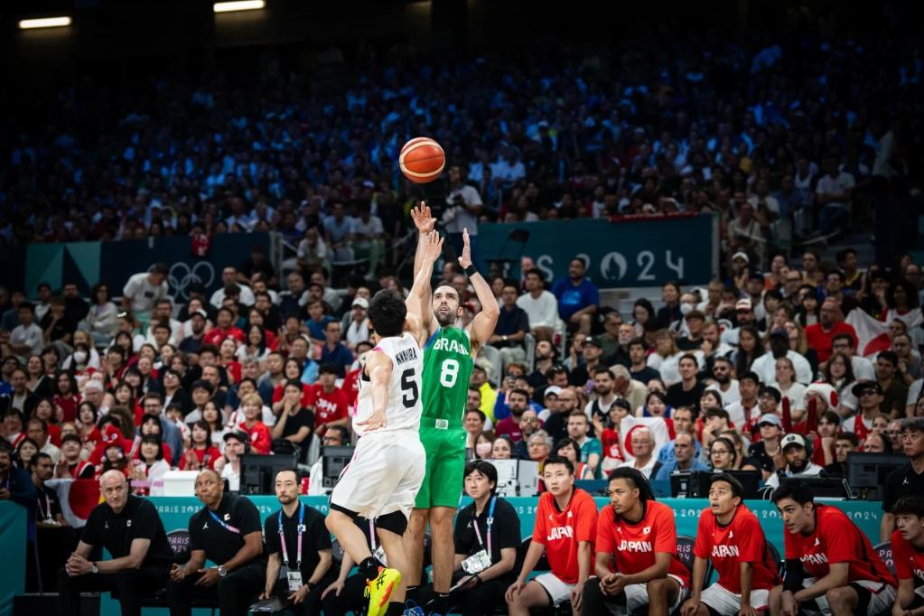 感受下塞尔维亚的篮球氛围！这阵势比足球场都炸裂！（走进塞尔维亚篮球现场：氛围炸裂，热度超越足球！）