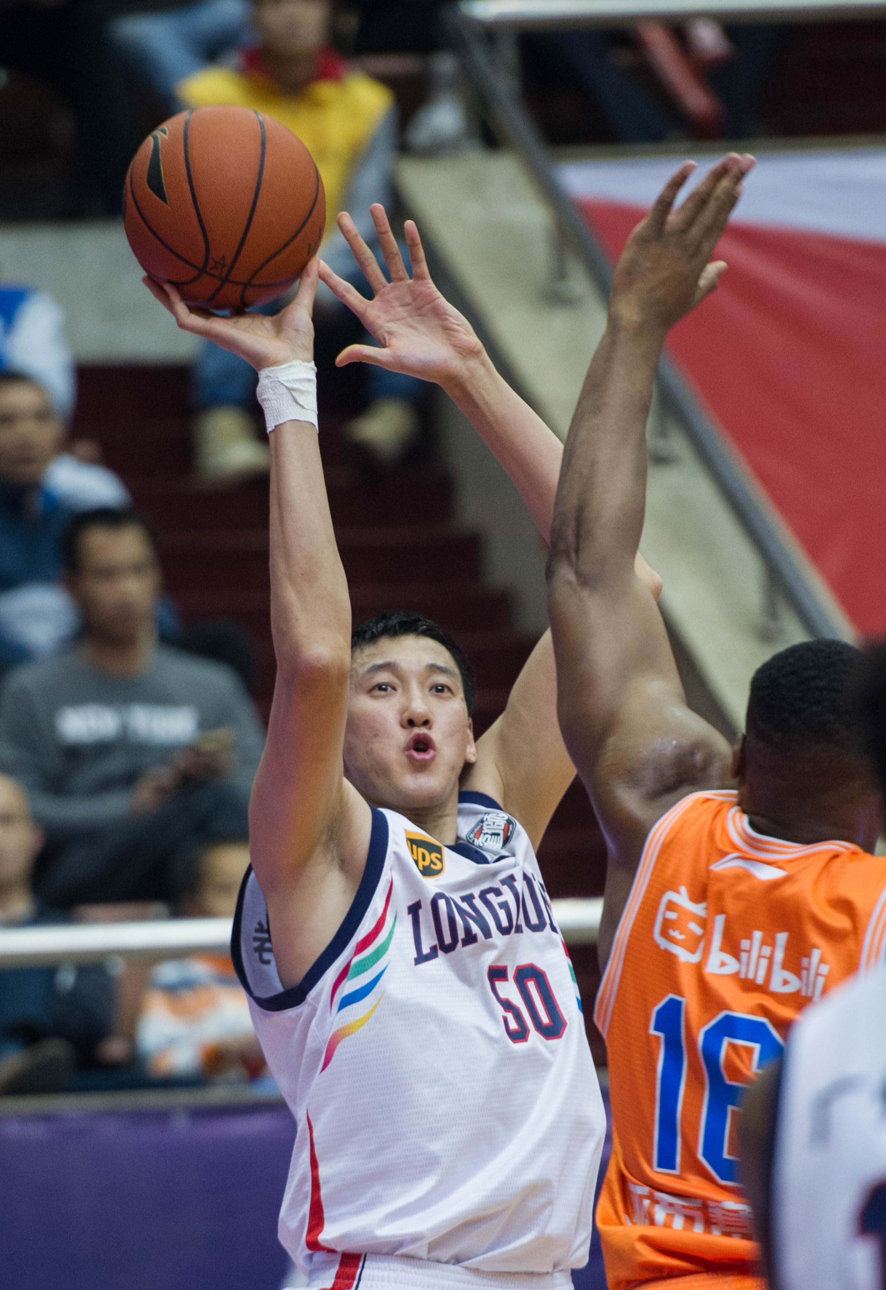 米兰名宿：米兰需要一名真正的中锋，看到莫德里奇这么投入真是太棒了（米兰名宿：米兰迫切需要正印中锋，莫德里奇的投入令人称道）