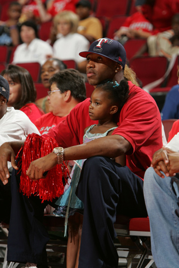 女子篮球联盟赛季焦点球员表现（女篮联赛本季明星球员表现盘点）