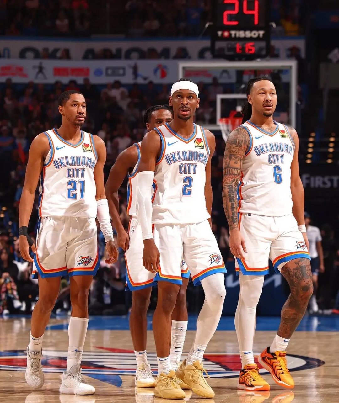 湖人浓眉哥篮下统治球队获胜（戴维斯内线称霸助湖人取胜）