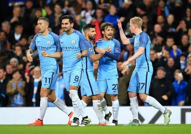 2025中超抢断榜：西海岸杨希以105次居首，英博吕焯毅排第二（2025中超抢断榜出炉：西海岸杨希105次登顶，英博吕焯毅位居第二）