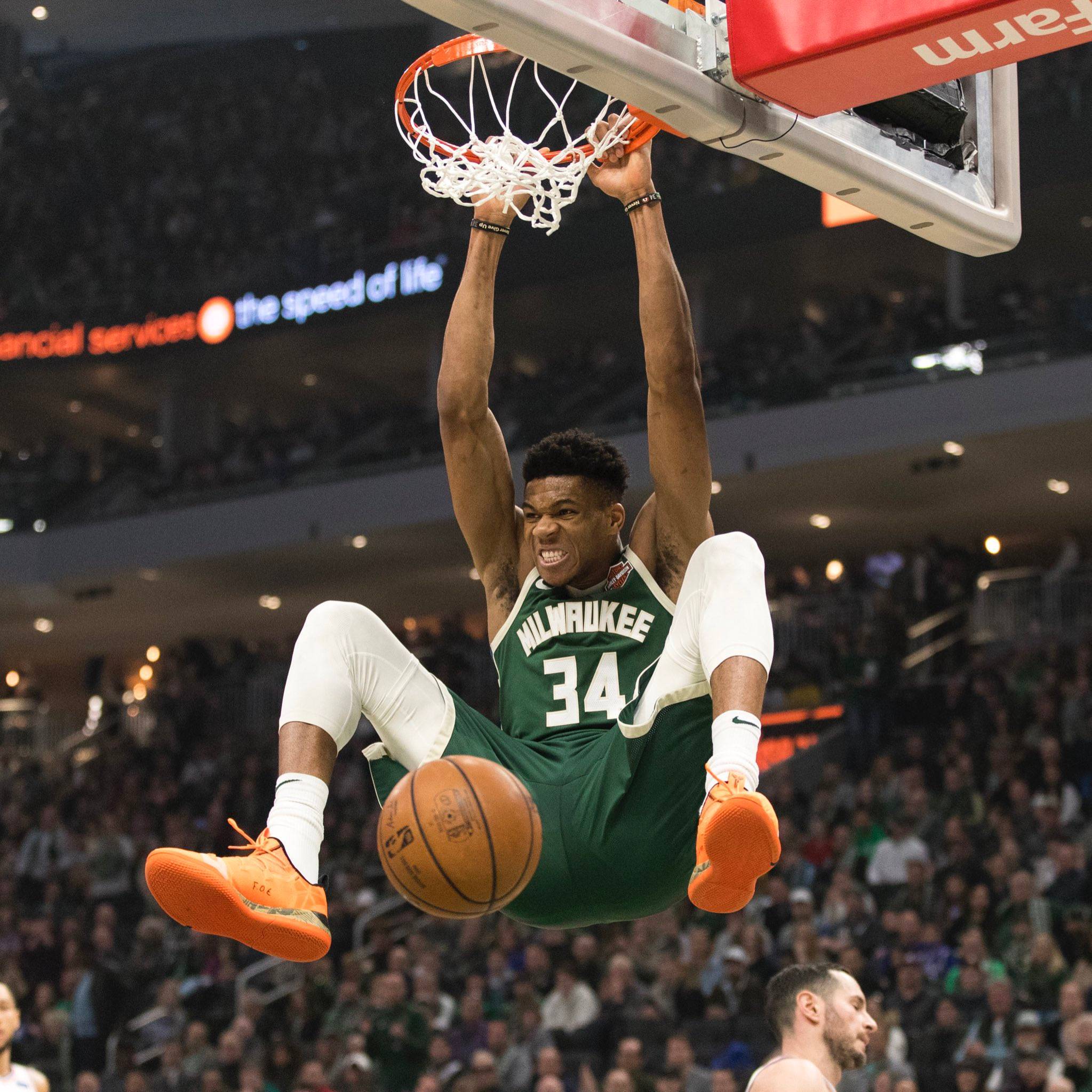 卡帅：布翁焦尔诺为现役意大利队最佳后卫，他控球能力很出色（卡帅称布翁焦尔诺是当下意大利队最佳后卫，控球能力出众）