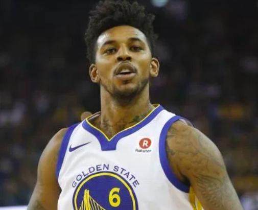 每体：梅西晚饭后去了诺坎普，今晨坐飞机前往国家队报到（每体：梅西晚餐后现身诺坎普，今晨乘机前往国家队报到）