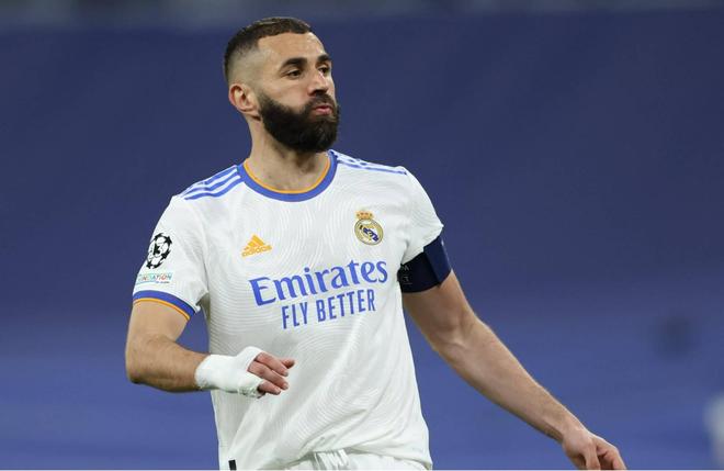 世体：内马尔一次支撑失误后接受处理，问题不大但引发了担忧